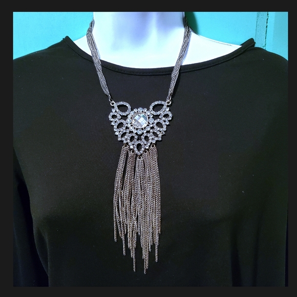 Retro Silvertone and Rhinestone Crystal Necklace. - Picture 4 of 8